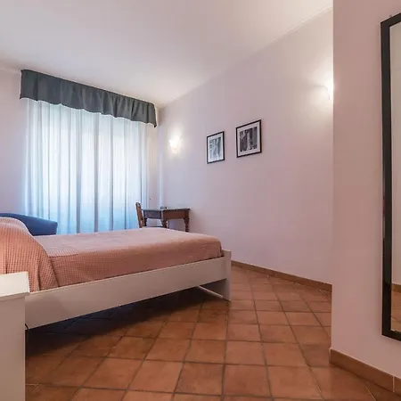 San Lorenzo Roomy Apartment
