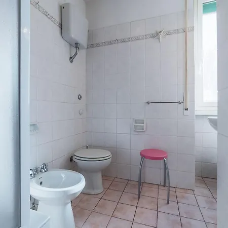 San Lorenzo Roomy Apartment